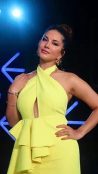 Sunny Leone :  सनी लियोनी ने दिखाया अपना बोल्ड लुक, देखकर कहेंगे उफ्फ