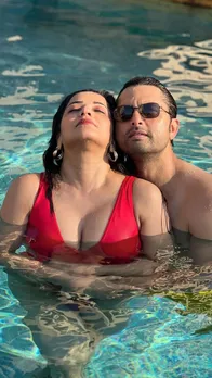 वैलेंटाइन डे पर पती के साथ रोमांटिक हुईं मोनालिसा, शेयर की हॉट PICS