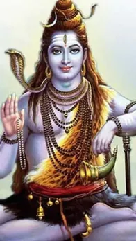 शिव जी को जल चढ़ाते समय जरूर बोलें ये 1 खास मंत्र, चमक जाएगा भाग्य