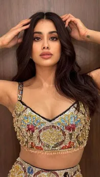 को-ऑर्ड ब्लाउज सेट में नजर आईं जान्हवी कपूर, देखें