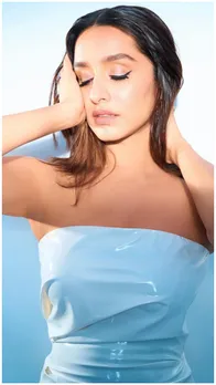 शिमर प्लास्टिक ड्रेस में लिपटीं श्रद्धा कपूर, देखें PICS