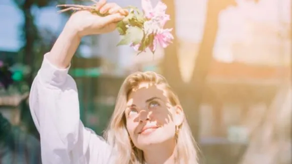 Summer Skin Care: बेदाग, सुंदर और चमकदार त्वचा के लिए गर्मियों में ऐसे रखें स्किन का ख्याल 