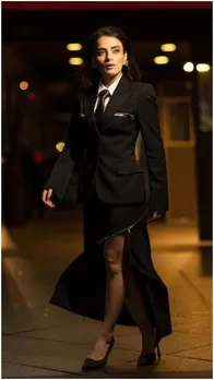 सूट-बूट पहन बॉस लेडी बनीं राधिका मदान, Emmy Award पर किया इम्प्रेस