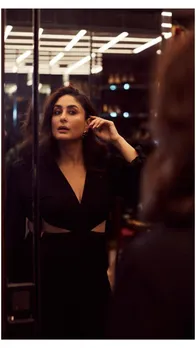 साइड कट लगी ब्लैक मिडी ड्रेस में हॉट लगीं करीना कपूर, देखें किलर PICS