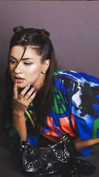 अवनीत कौर ने कलरटॉप पहन फ्लॉन्ट की कमर, देखें फोटोज