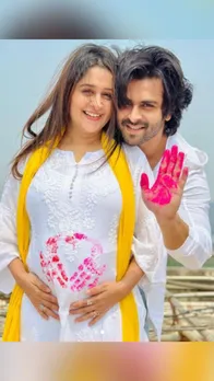 Pregnant Deepika की होली तस्वीरें हुई ट्रोल, लोग बोले- ये हराम है