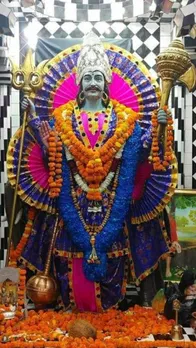 Shani Dev: शनि देव को क्यों चढ़ाया जाता है तिल का तेल, जानें कारण