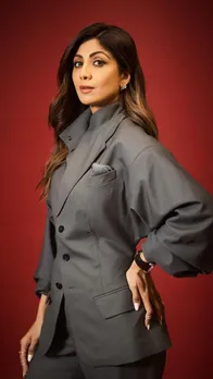 ओवर साइज सूट पैंट पहनकर शिल्पा ने दिखाया बॉसी लुक, देखें तस्वीरें