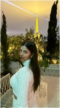 पेरिस में घुम्मी-घुम्मी करने गईं सुहाना, शेयर की अनन्या पांडे की PIC