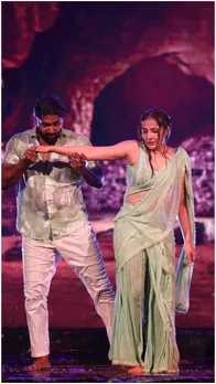 44 की उम्र में पानी-पानी हुईं कोमोलिका, झलक में दिया डांस परफॉर्मेस