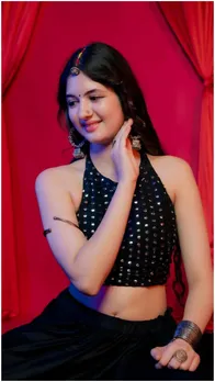 सलमान की मुन्नी हो गईं इतनी ग्लैमरस, देखें हर्षाली का स्टाइलिश अवतार