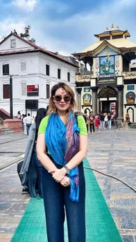 माथे पर त्रिशुल लगाए नेपाल पहुंची जेठालाल की बबीताजी, देखें नजारें