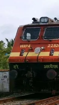 लाइन में खड़े होकर क्यों खरीद रहे हैं प्लेटफॉर्म टिकट, ऐसे बुक करें
