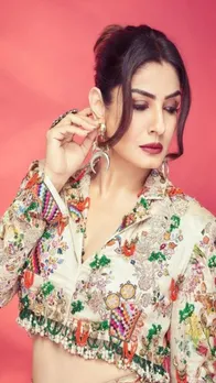 फ्लोरल स्कर्ट और डीप ब्लाउज में रवीना ने बिखेरे जलवे, उड़ जाएंगे होश