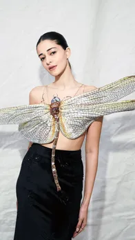 पेरिस फैशन वीक में इन्सेक्ट टॉप पहनकर छाईं अनन्या पांडे, देखें