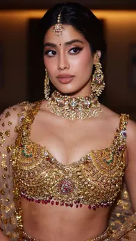 गोल्डन परी बनकर अनंत-राधिका की शादी में पहुंचीं जान्हवी, देखें फोटोज