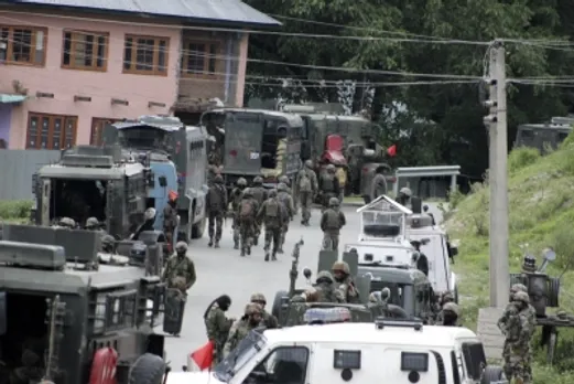 June 2019,Anantnag,Major, militant killed, three soldiers injured,J&K gunfight,gunfight,Indian army major,Jammu and Kashmir