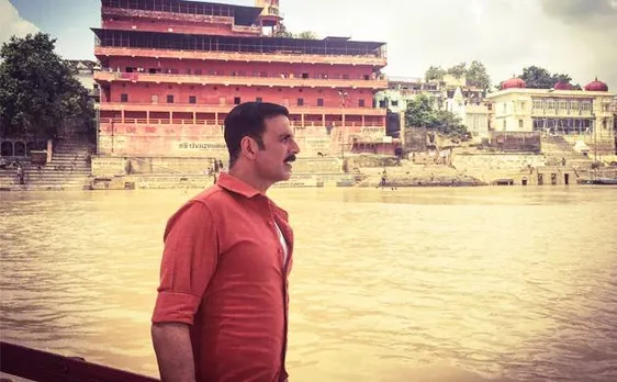 ‘जॉली एलएलबी-2’ की शूटिंग के लिए बनारस पहुंचे अक्षय, पतंगबाजी का उठाया लुत्फ
