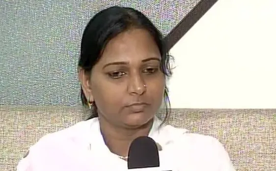 पत्रकार की पत्नी का तेज प्रताप पर शूटर को बचाने का आरोप, सीबीआई जांच की भी मांग