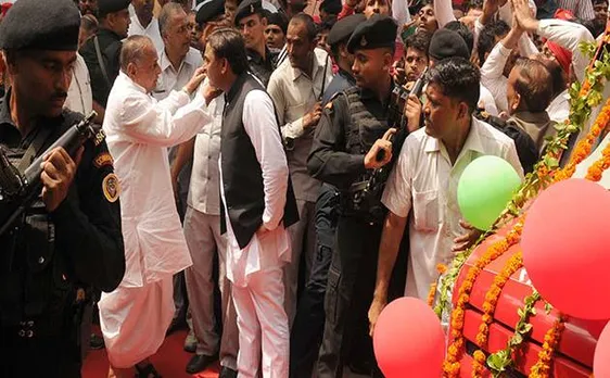 मुलायम सिंह की बात मानने को अखिलेश सशर्त तैयार, नेताजी से मांगा प्रदेश अध्यक्ष पद