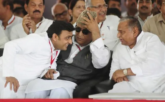 समाजवादी कुनबे में ये सिंहासन पर कब्ज़े की लड़ाई है, टीपू ही सुल्तान होगा।
