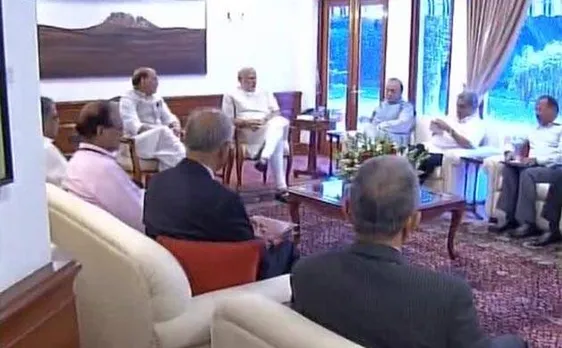 उरी हमला: प्रधानमंत्री के घर पर बैठक खत्म, पाकिस्तान को अंतर्राष्ट्रीय मंच पर अलग-थलग करने का फैसला