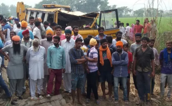 अमृतसर: स्कूल बस नहर में गिरने से 7 छात्रों की मौत