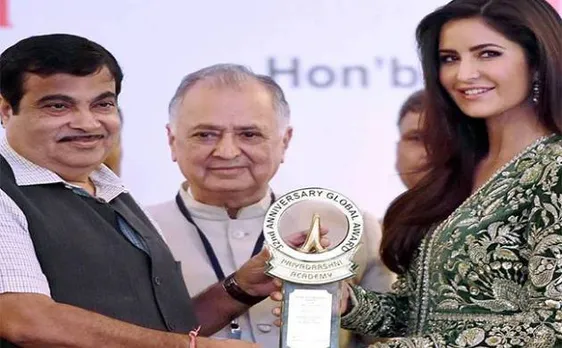 कैटरीना कैफ को मिला स्मिता पाटिल सम्मान, आलोचकों ने पूछे कई सवाल