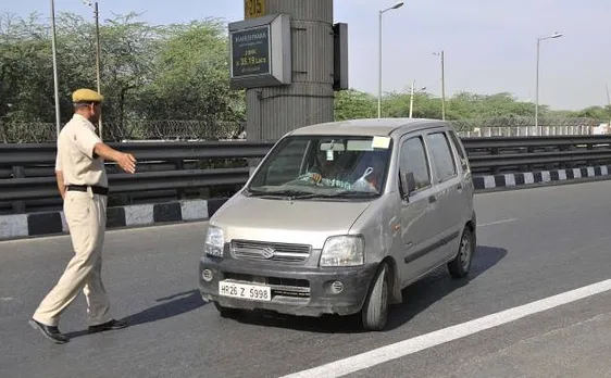 दिल्ली में अलर्ट के बाद पुलिस कर रही संदिग्ध गाड़ियों की चेकिंग