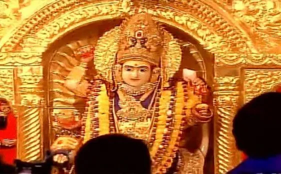 मुंबई, दिल्ली के मंदिरों में जुटी भक्तों की भीड़ (फोटो)