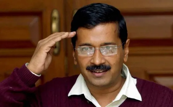 आखिर सीएम केजरीवाल क्यों कर रहे हैं पीएम मोदी को सलाम, देखिए VIDEO