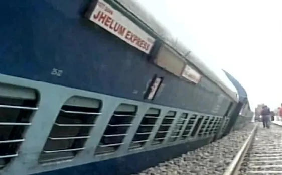 पंजाब में फिलौर स्टेशन के पास झेलम एक्सप्रेस की 9 बोगियां पटरी से उतरीं