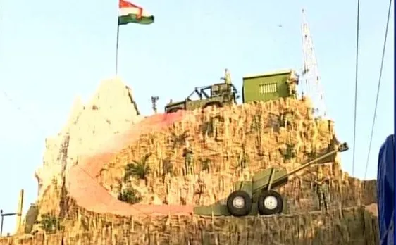 दुर्गा पूजा: कहीं उरी हमले के शहीदों को श्रद्धांजलि, तो कहीं शराबबंदी का संदेश दे रहे हैं ये पंडाल