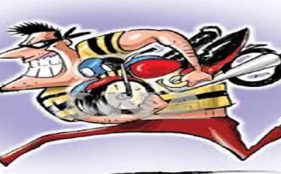 मौज के लिए चुराते थे मोटरसाइकिल, पकड़े गए आरोपी