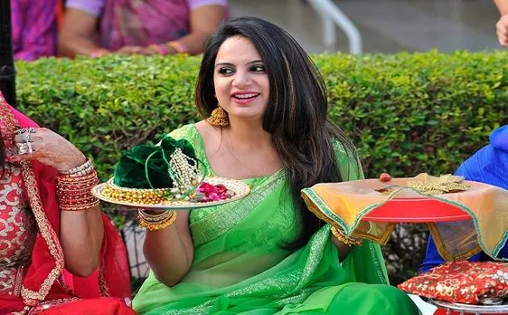 इस करवा चौथ पर चांद सी सुंदर बनने के लिए अपनाएं ये 5 टिप्स