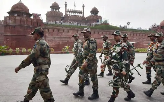 दिल्ली पर बड़े आतंकी हमले की आशंका, लाल किले पर NSG तैनात