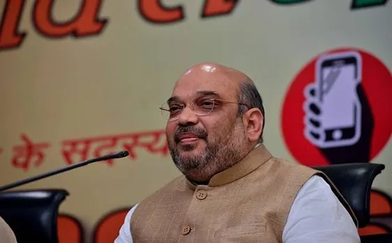 सपा पर शाह का हमला, कहा पहले कुनबा संभालें अखिलेश यादव