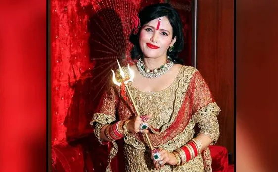 एक बार फिर विवादों में घिरी राधे मां, हर की पौड़ी में जूते पहनने पर FIR दर्ज