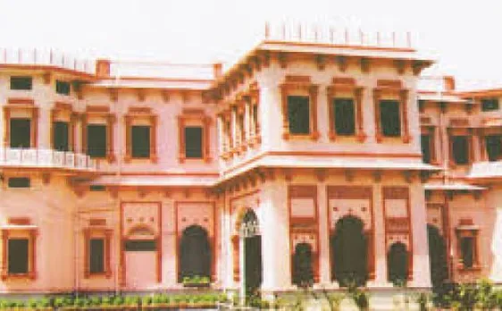 टॉपर स्कैम मामले में BSEB ने कई स्कूलों की मान्यता रद्द की