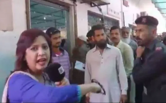 Video: महिला रिपोर्टर को लाइव TV रिपोर्टिंग पर थप्पड़, गार्ड ने बाद में हवाई फायरिंग भी की