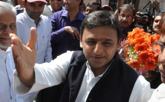 अखिलेश यादव का बड़ा फैसला, शिवपाल समेत 4 मंत्रियों को किया बर्खास्त