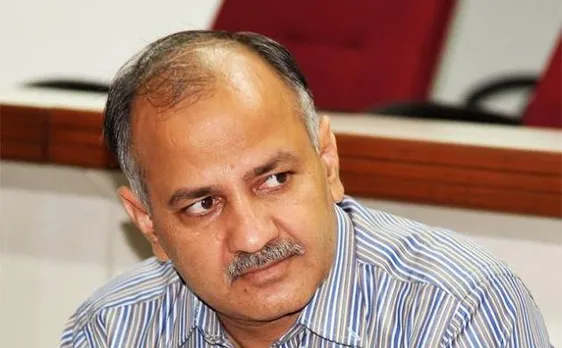 दिल्ली: मनीष सिसोदिया ने मयूर विहार में शराब की दुकानों पर की छापेमारी