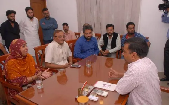 जेएनयू से लापता छात्र नजीब की मां केजरीवाल से मिली
