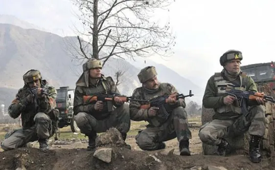 जम्मू-कश्मीर के बांदीपुरा में आतंकियों और सुरक्षाबलों के बीच मुठभेड़