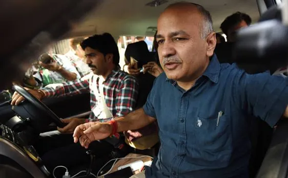 पुलिस ने मनीष सिसोदिया को हिरासत में लिया, मृत सैनिक के परिजन से मिलने पहुंचे थे