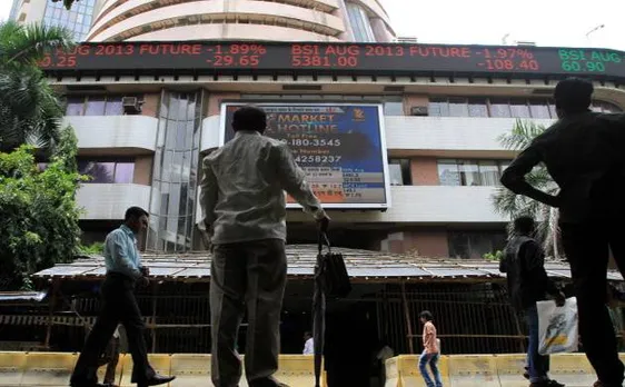 सेंसेक्स में जबरदस्त गिरावट, निफ्टी 8550 से नीचे