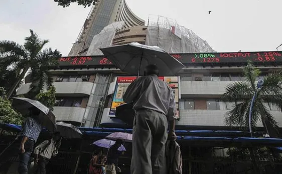 मामूली कमजोरी के साथ खुला सेंसेक्स, निफ्टी 8500 से नीचे फिसला