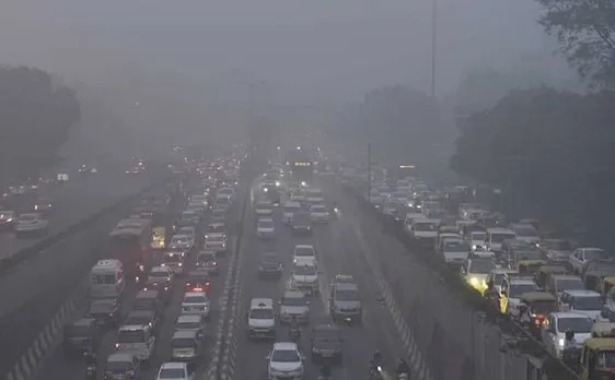 प्रदूषण पर सख्ती के बावजूद केंद्र ने साधा केजरीवाल पर निशाना