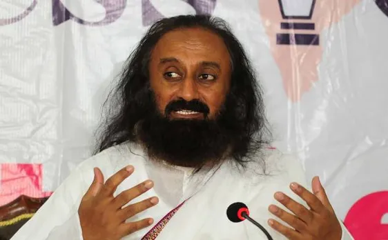 श्री श्री रविशंकर की लोगो से अपील, घबरायें नहीं, इस फैसले से होगा देश का भला