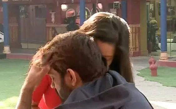 Bigg Boss 10: बिग बॉस के घर को मिला नया लव बर्ड, कैमरे में कैद हुआ किसिंग सीन